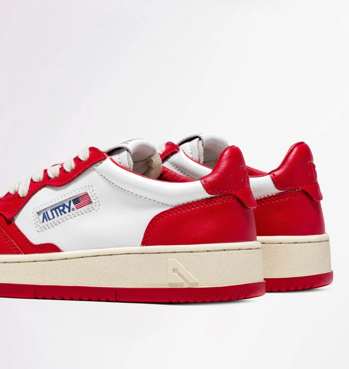 Autry Action Shoes Sneaker Medalist Low Men white red AULMWB02