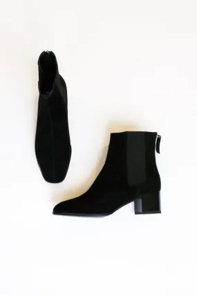 lila boots black