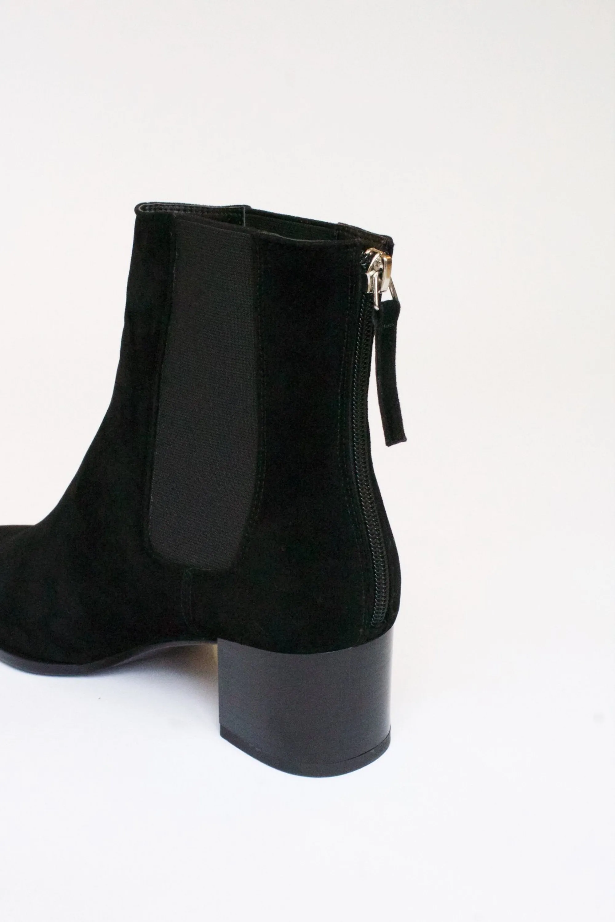 lila boots black